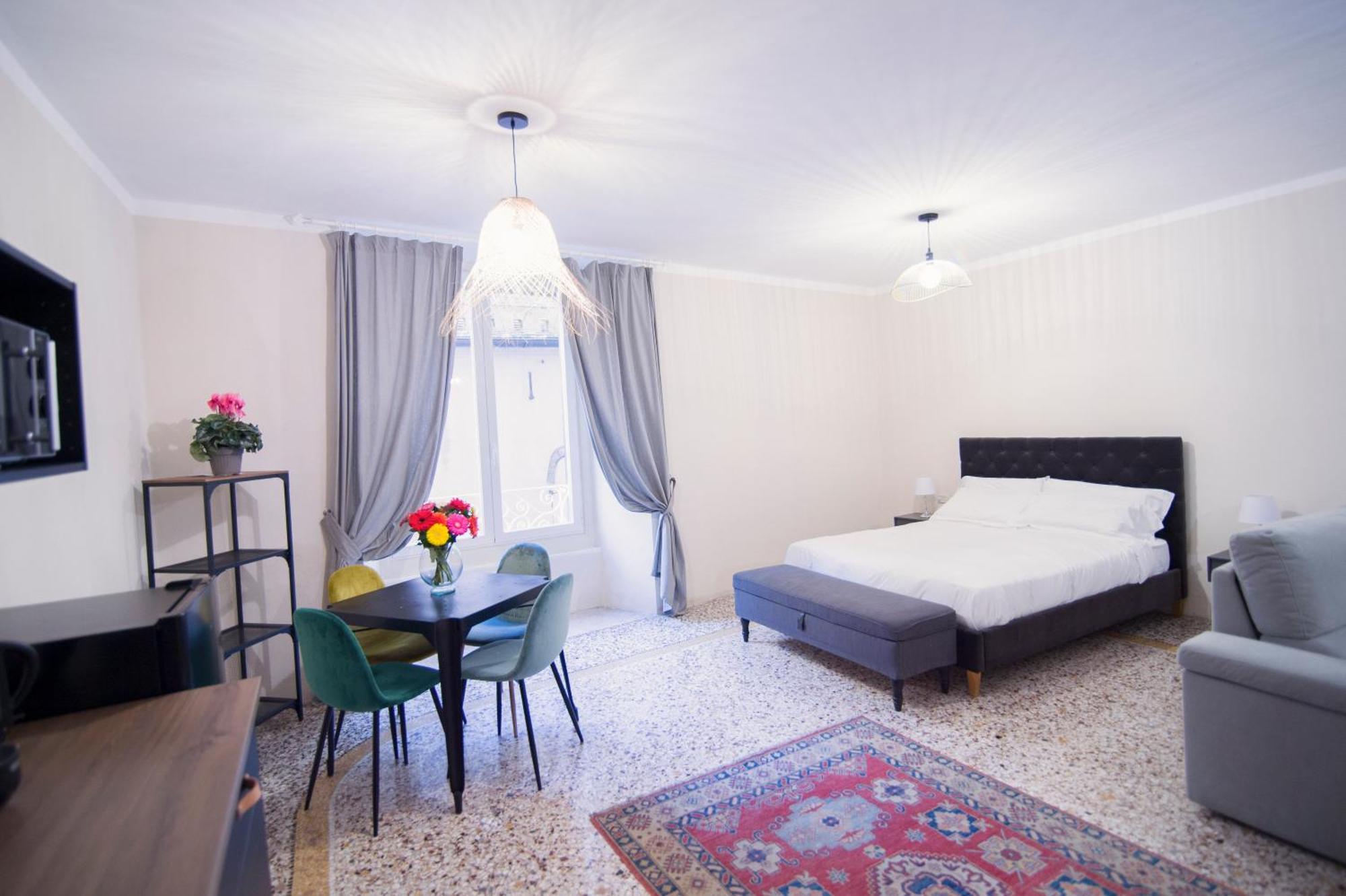 La Piazzetta & 3*